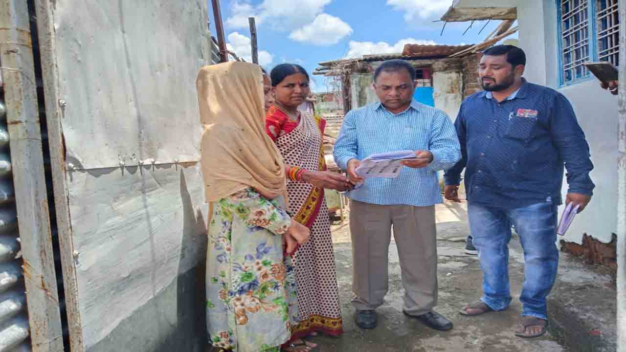 ఆధార్‌ అనుసంధానం వేగవంతం చేయాలి