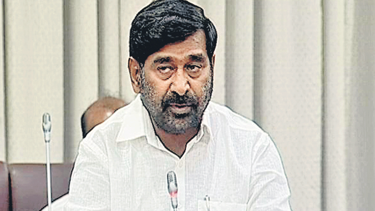 తెలంగాణను అంధకారంలోకి నెట్టే కుట్ర