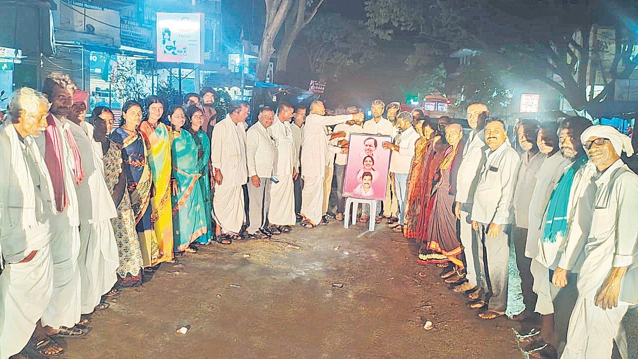 గిరిజన బాంధవుడు కేసీఆర్‌