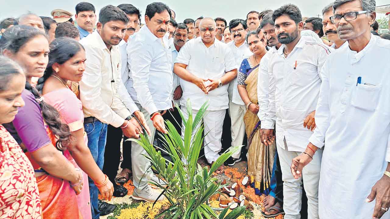 కేంద్రం కొర్రీలు మానాలి