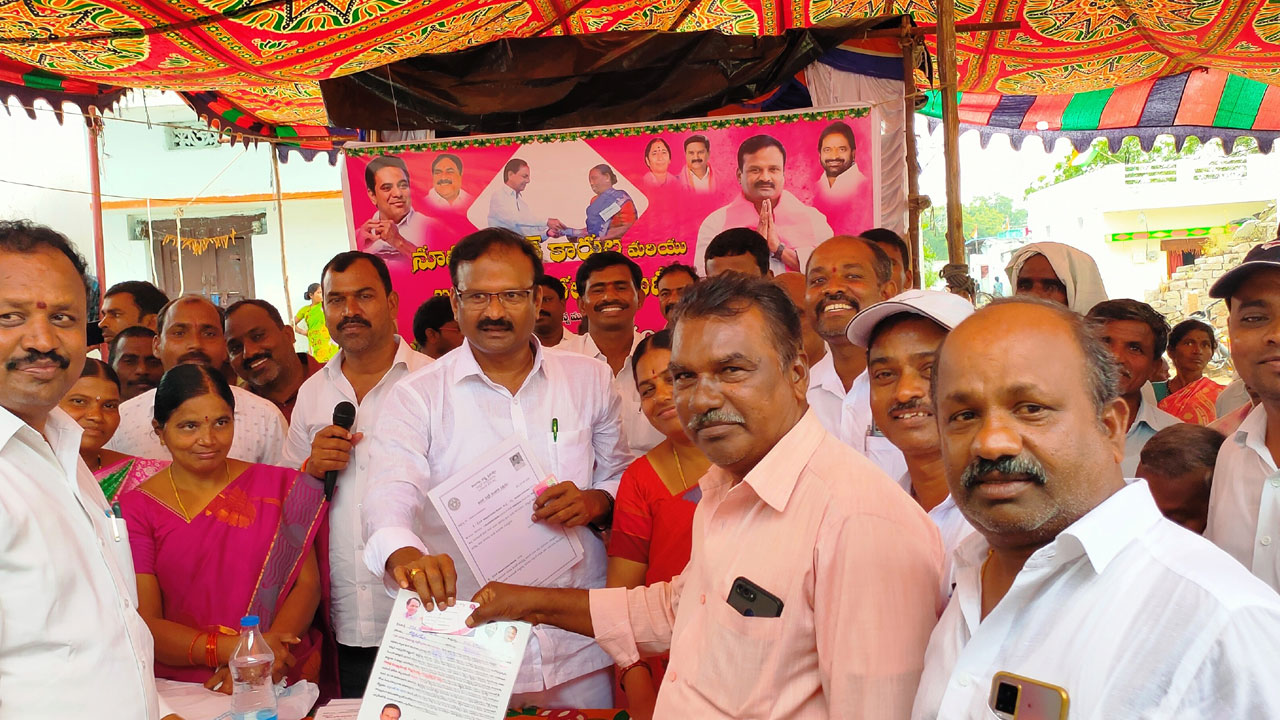 పేదల పాలిట దేవుడు కేసీఆర్‌