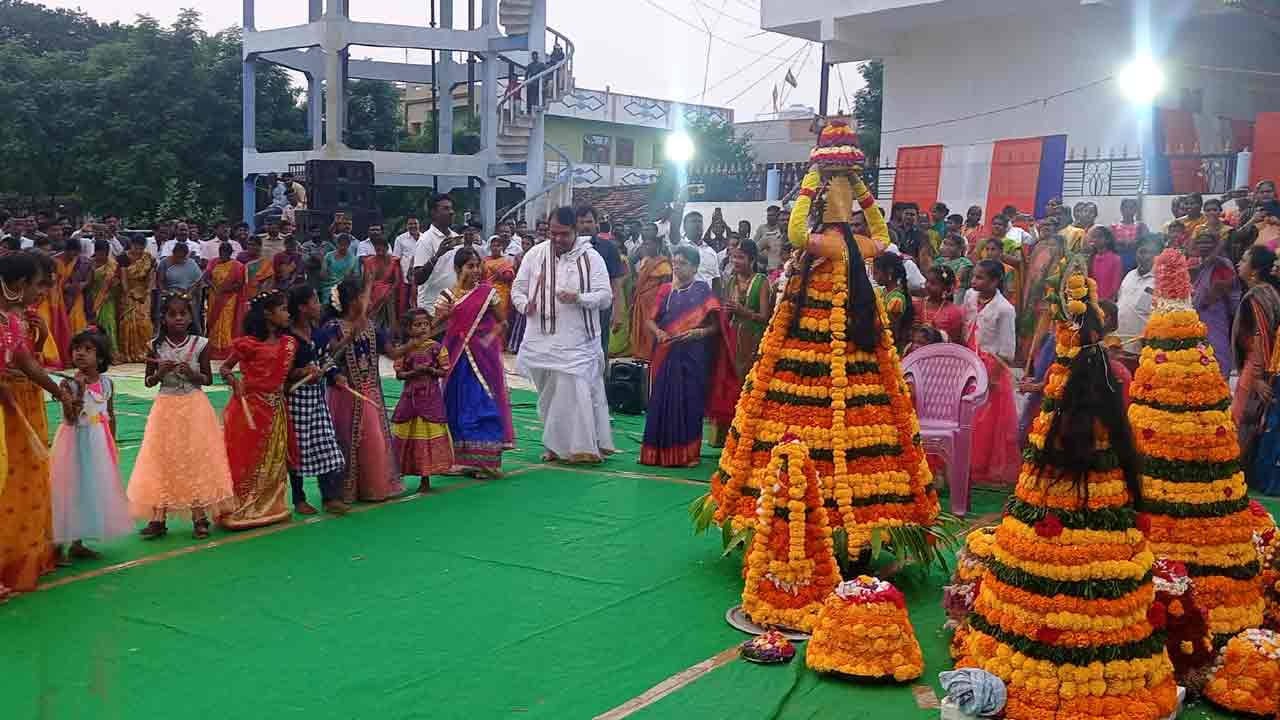బతుకమ్మ వేడుకల్లో సభాపతి పోచారం