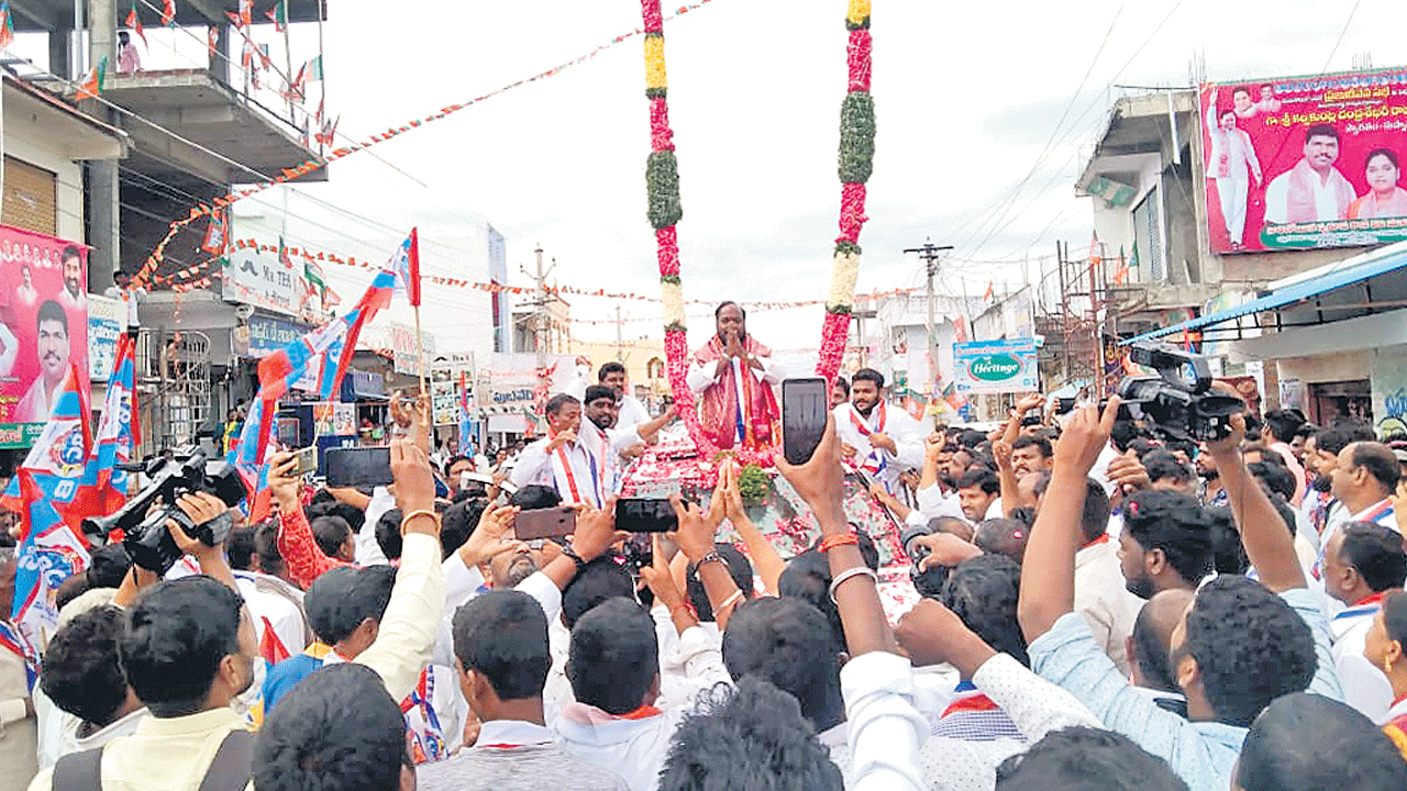 బీసీ సంఘం నేతకు ఘన స్వాగతం