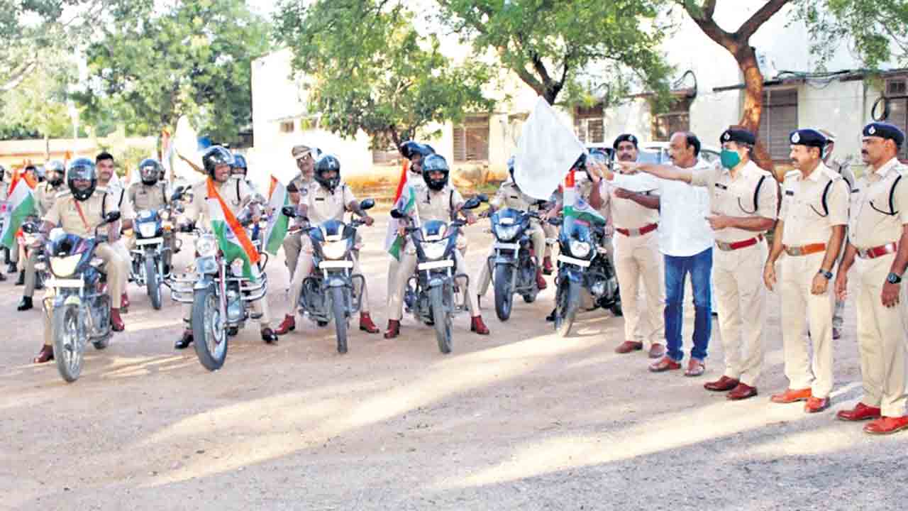 ఫస్ట్‌ బెటాలియన్‌లో సమైక్యతా ర్యాలీ