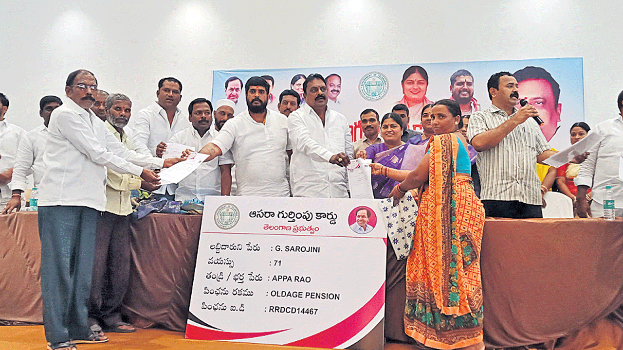 అర్హులందరికీ ఆసరా పింఛన్లు