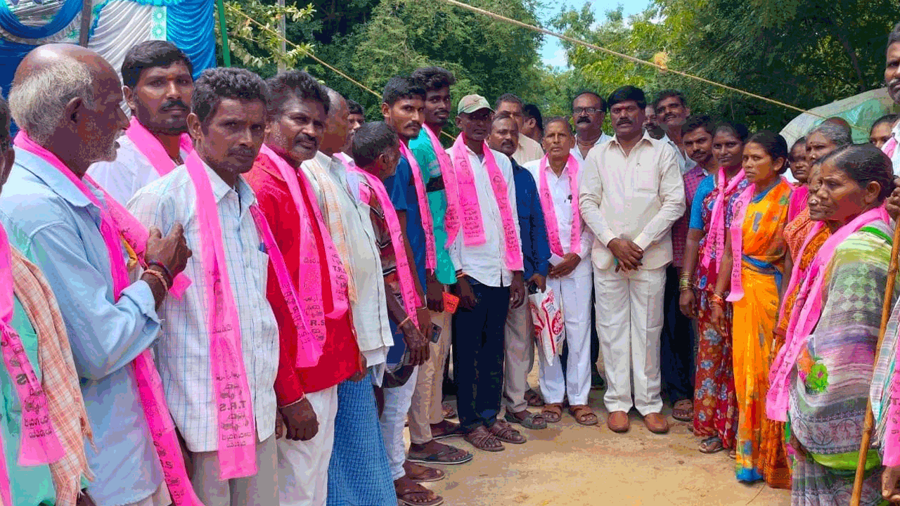 టీఆర్‌ఎస్‌లో 40 మంది చేరిక