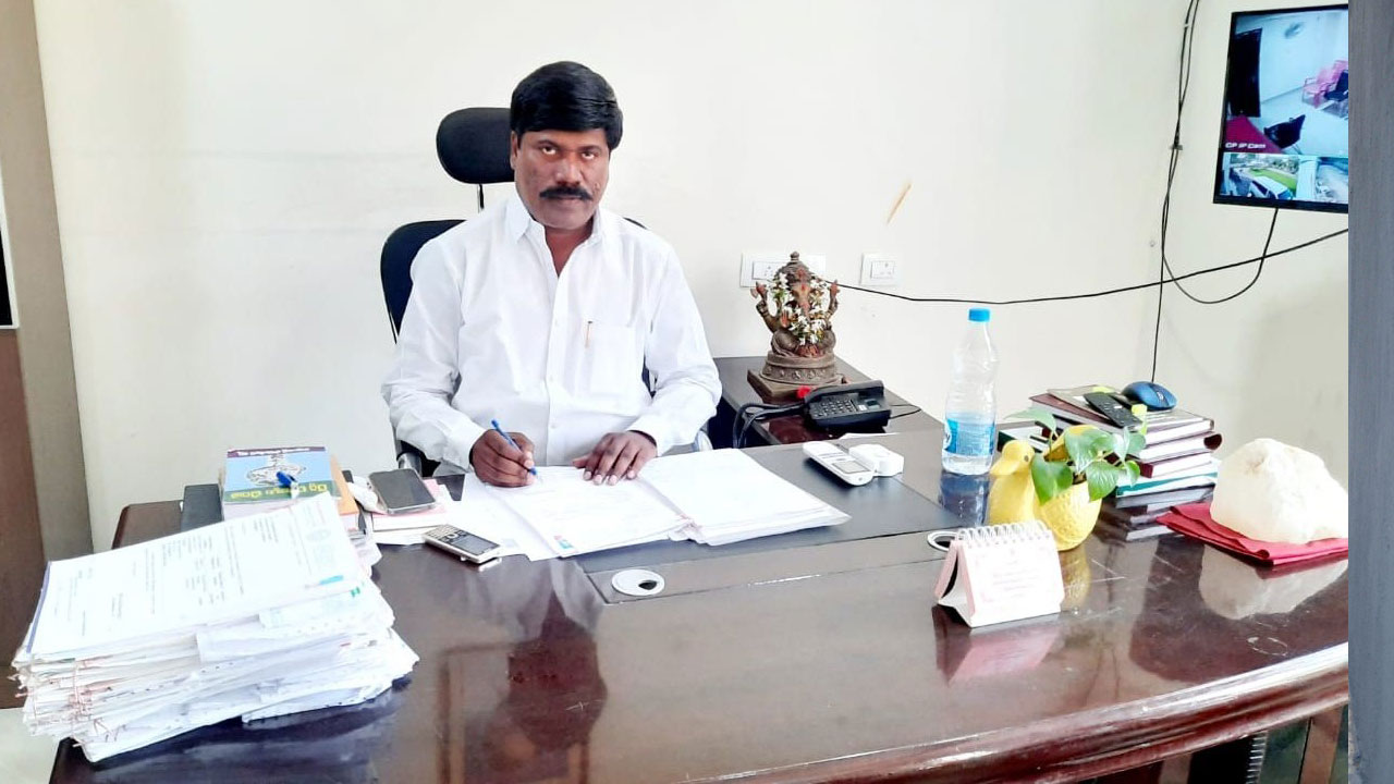 నియోజకవర్గానికి రెసిడెన్షియల్‌ స్కూల్‌