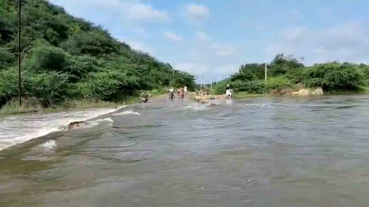 వదలని వాన