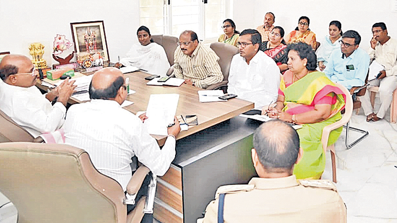 వజ్రోత్సవాలను ఘనంగా నిర్వహిద్దాం