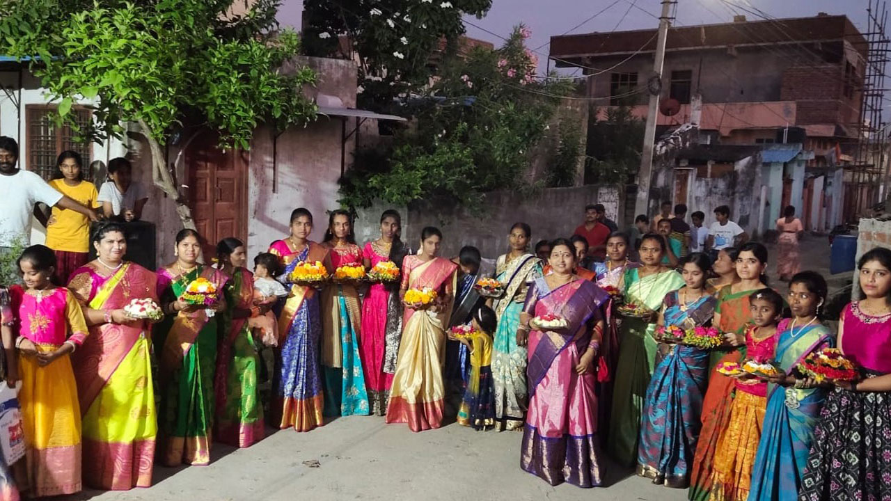 ఘనంగా ఎంగిలిపూల బతుకమ్మ