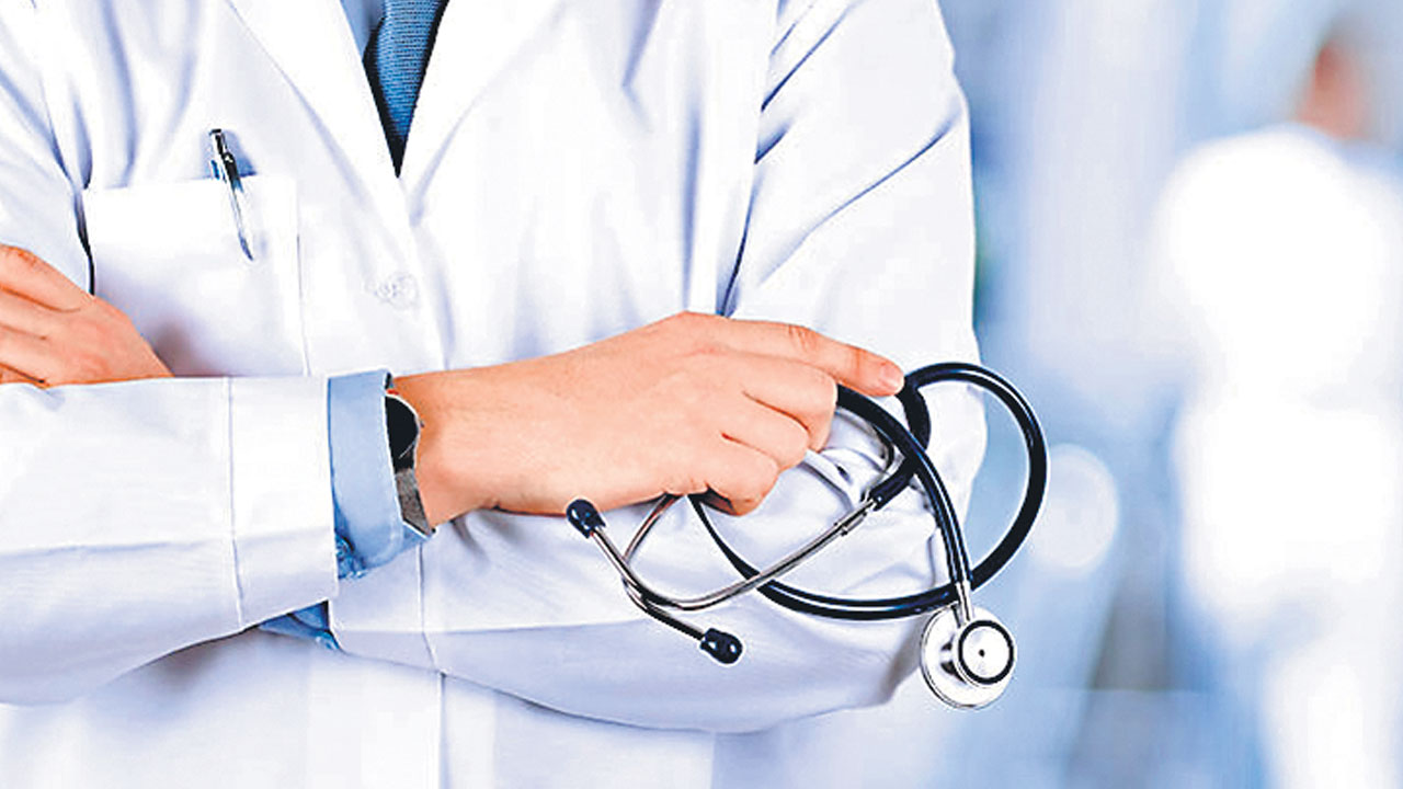 కొరడా ఝళిపిస్తున్నారు..