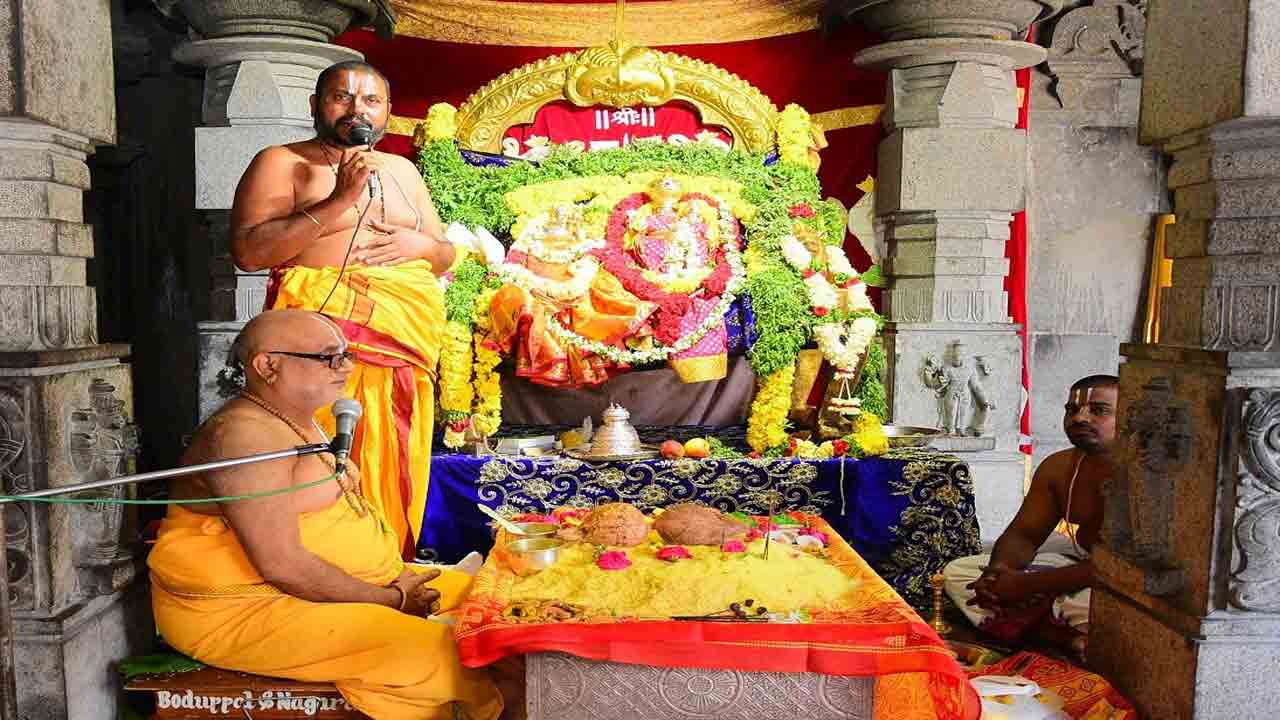 యాదాద్రిలో భక్తుల రద్దీ..