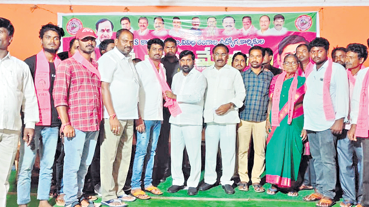 రాష్ట్రాన్ని అంధకారంలోకి నెట్టే కుట్ర