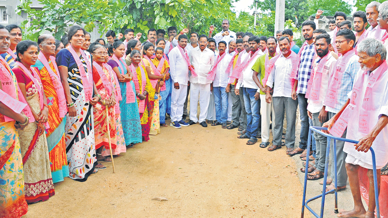 టీఆర్‌ఎస్‌లోకి చేరికల జోరు