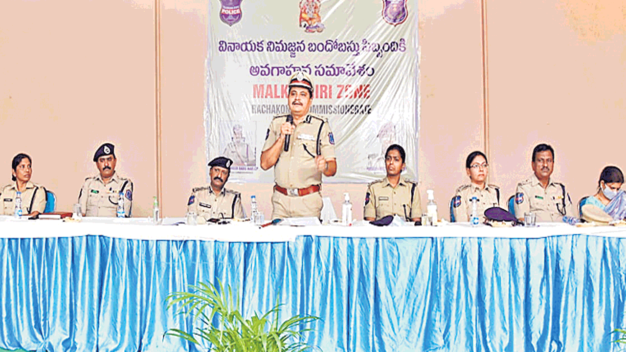 నిమజ్జనాలు సజావుగా సాగేలా చూడాలి