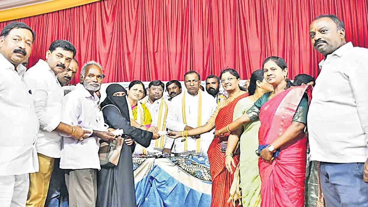 ప్రజా సంక్షేమానికి పెద్దపీట