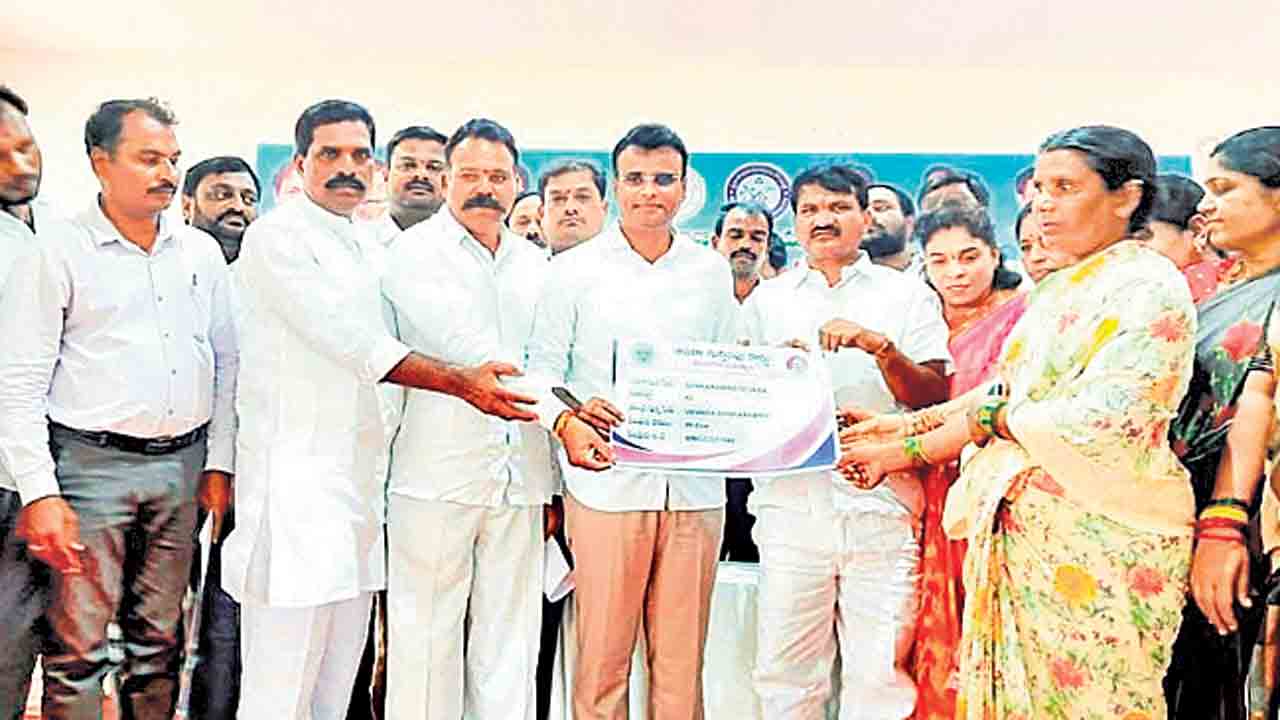 పేదల అభ్యున్నతే సీఎం కేసీఆర్‌ లక్ష్యం