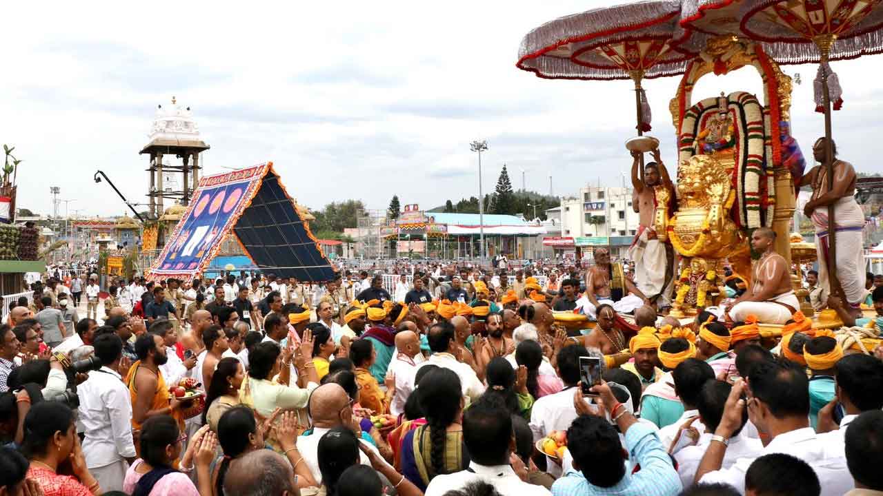 సింహ వాహనంపై యోగ నరసింహుని అలంకారంలో శ్రీ మలయప్ప