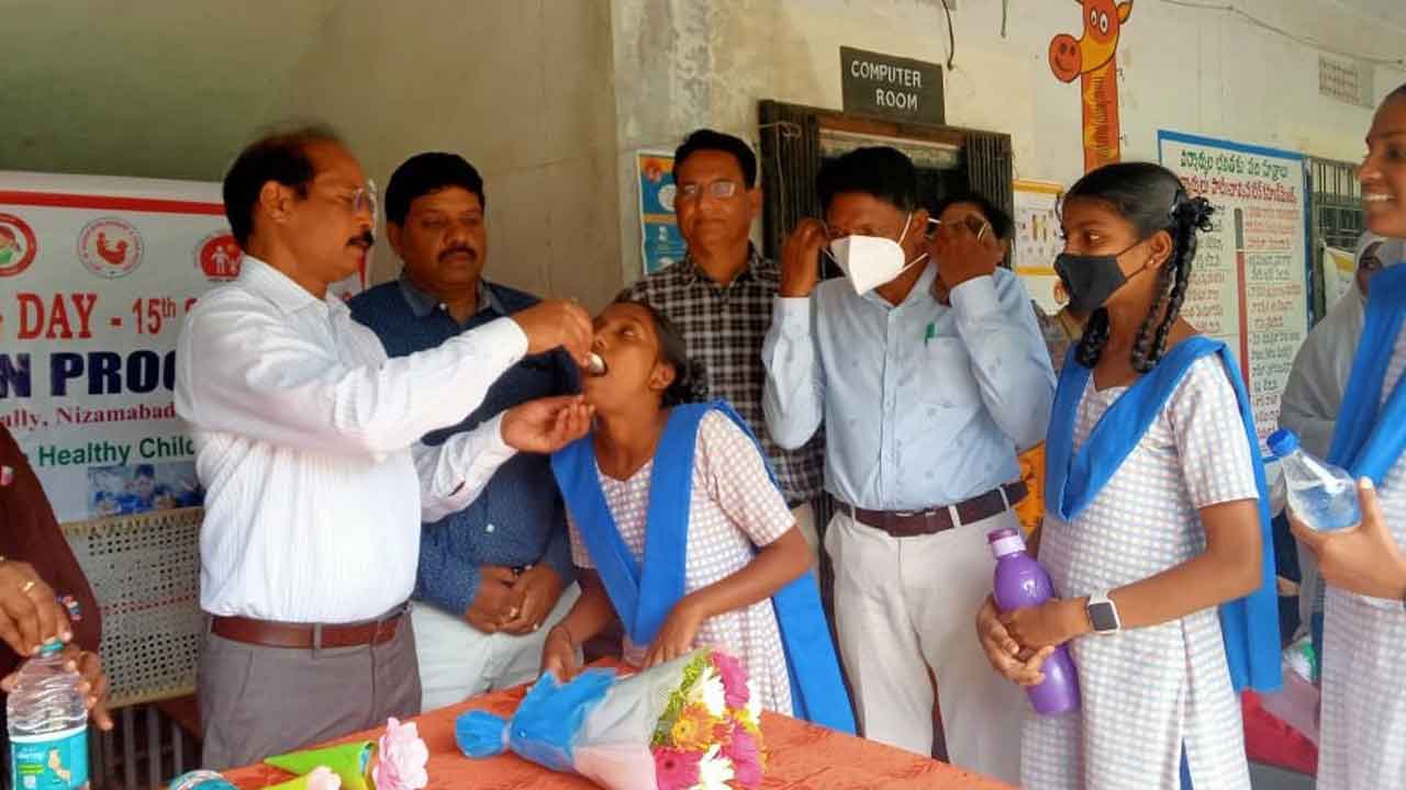 అల్బెండజోల్‌ మాత్రల పంపిణీ