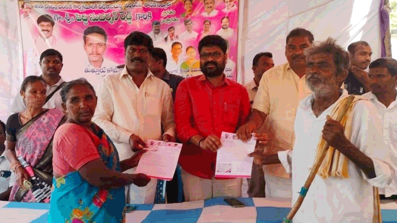 పథకాలను అడ్డుకుంటున్న బీజేపీ