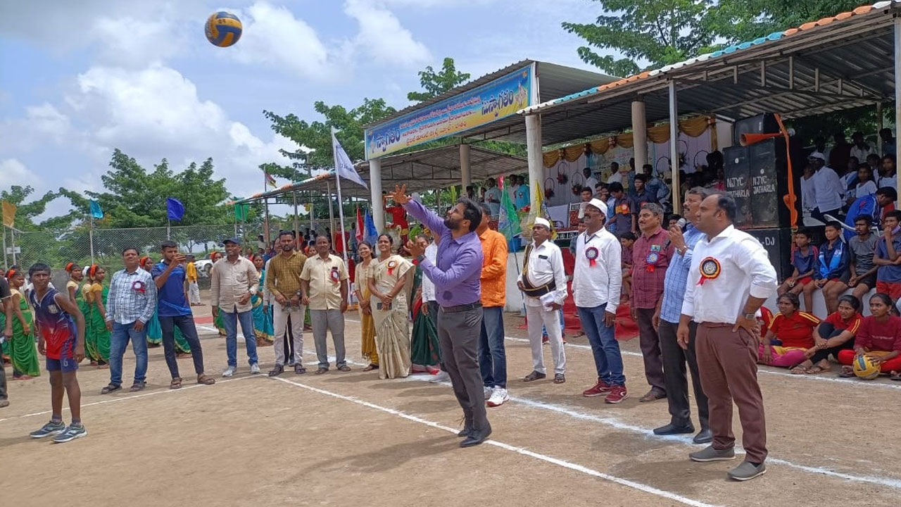 క్రీడాకారులు పోటీతత్వాన్ని పెంపొదించుకోవాలి