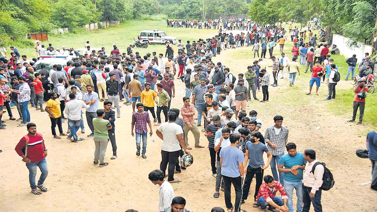 టికెట్ల విక్రయంలో.. హెచ్‌సీఏ నిర్లక్ష్యం