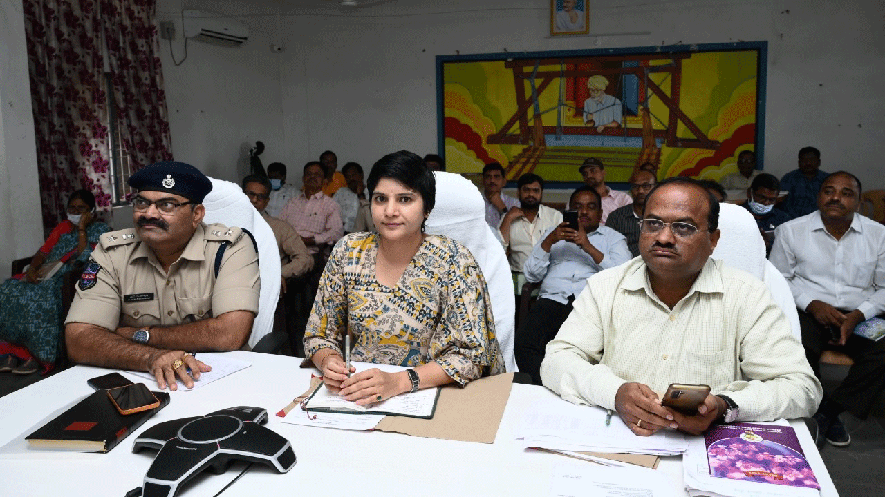 వజ్రోత్సవాలను ఘనంగా నిర్వహించాలి