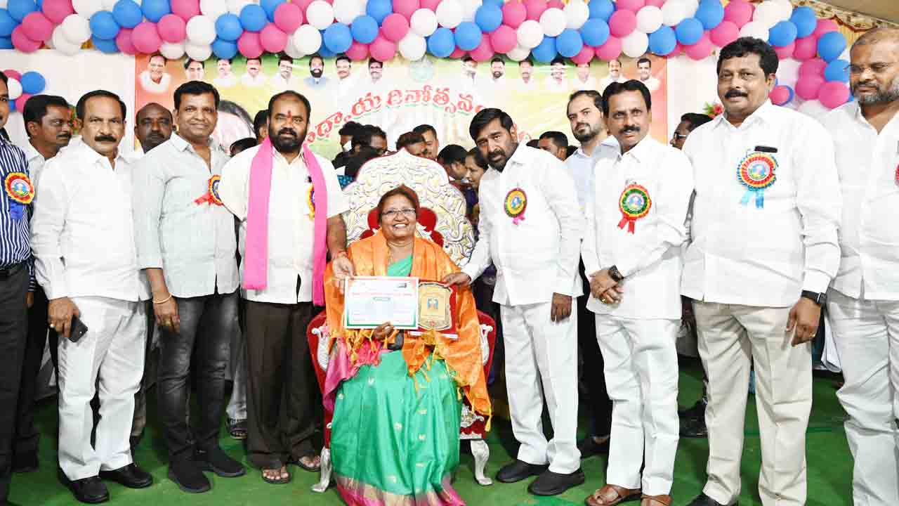 విద్యతోనే వెలుగు