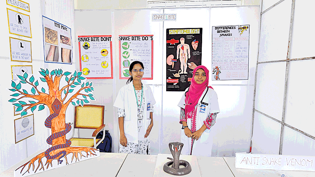 విద్యార్థులను ఆకట్టుకున్న వైద్య ప్రదర్శనలు