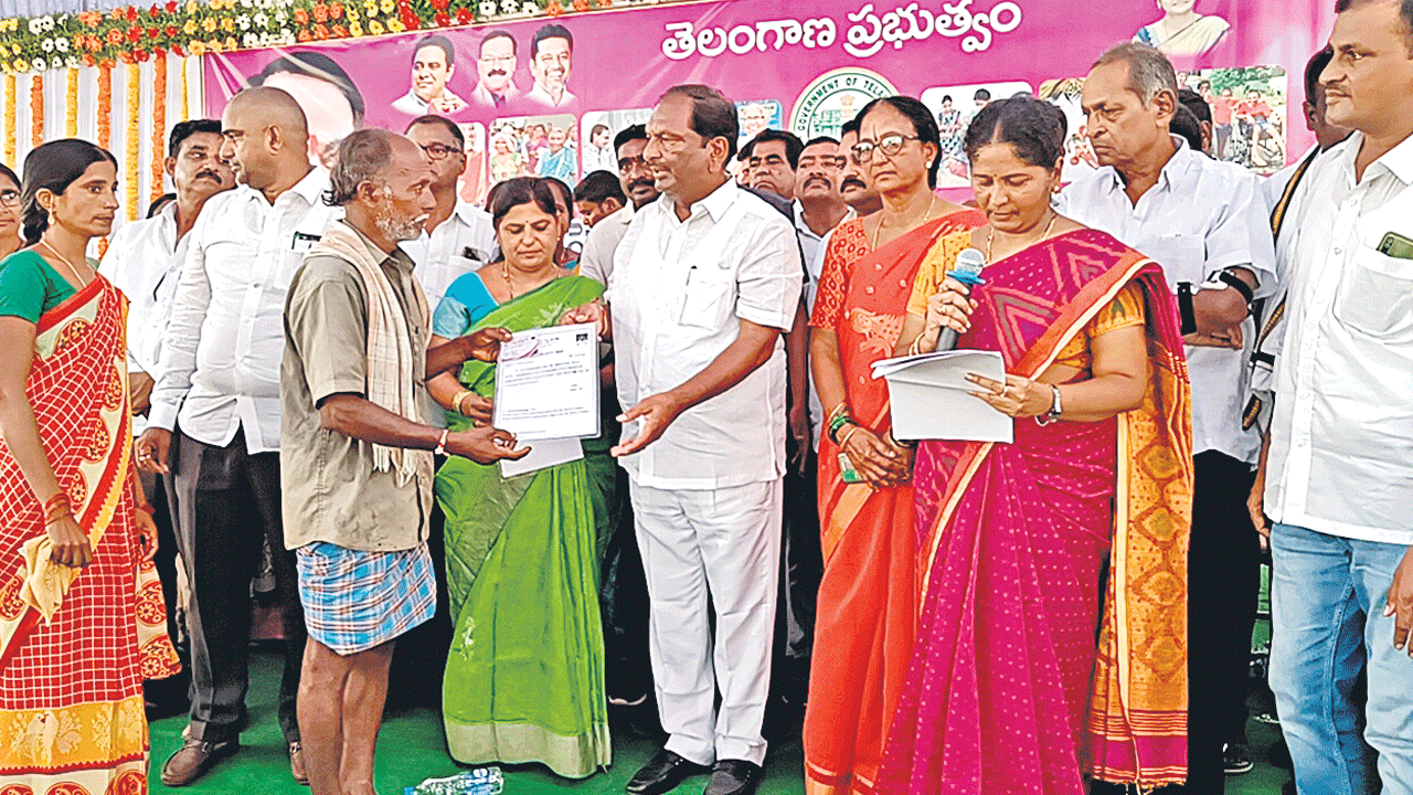 పేదల ముఖాల్లో చిరునవ్వులు