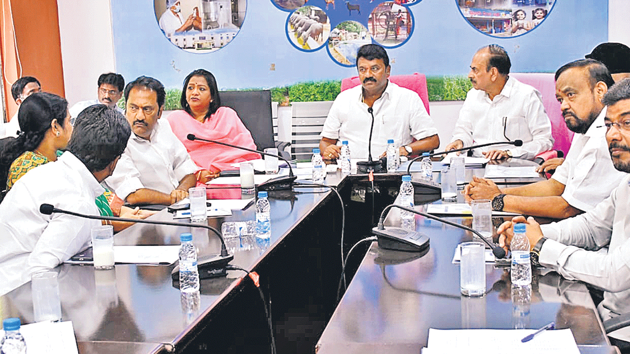 లబ్ధిదారులను నెలాఖరులోగా ఎంపిక చేయండి