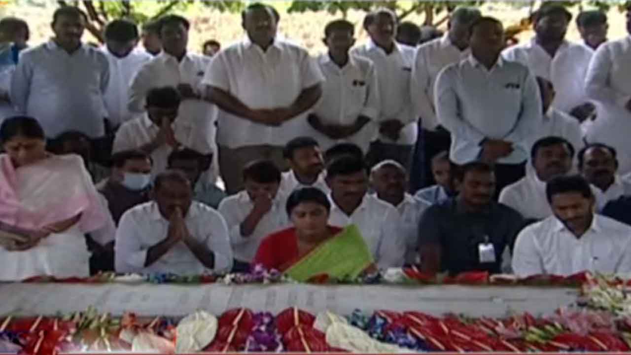 ప్రతి అడుగులో నాన్నే స్ఫూర్తి : ఏపీ సీఎం