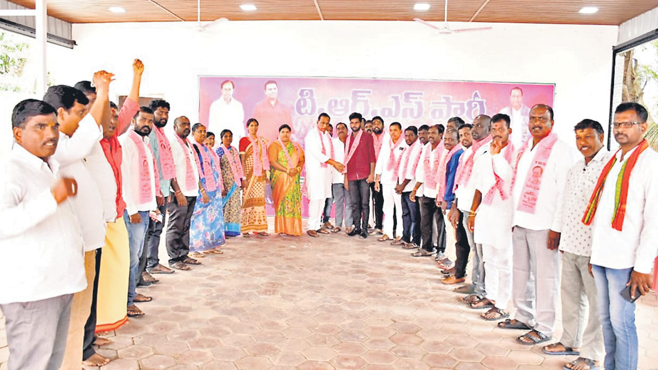 అభివృద్ధి పనులకు ఆకర్షితులై టీఆర్‌ఎస్‌లో చేరిక