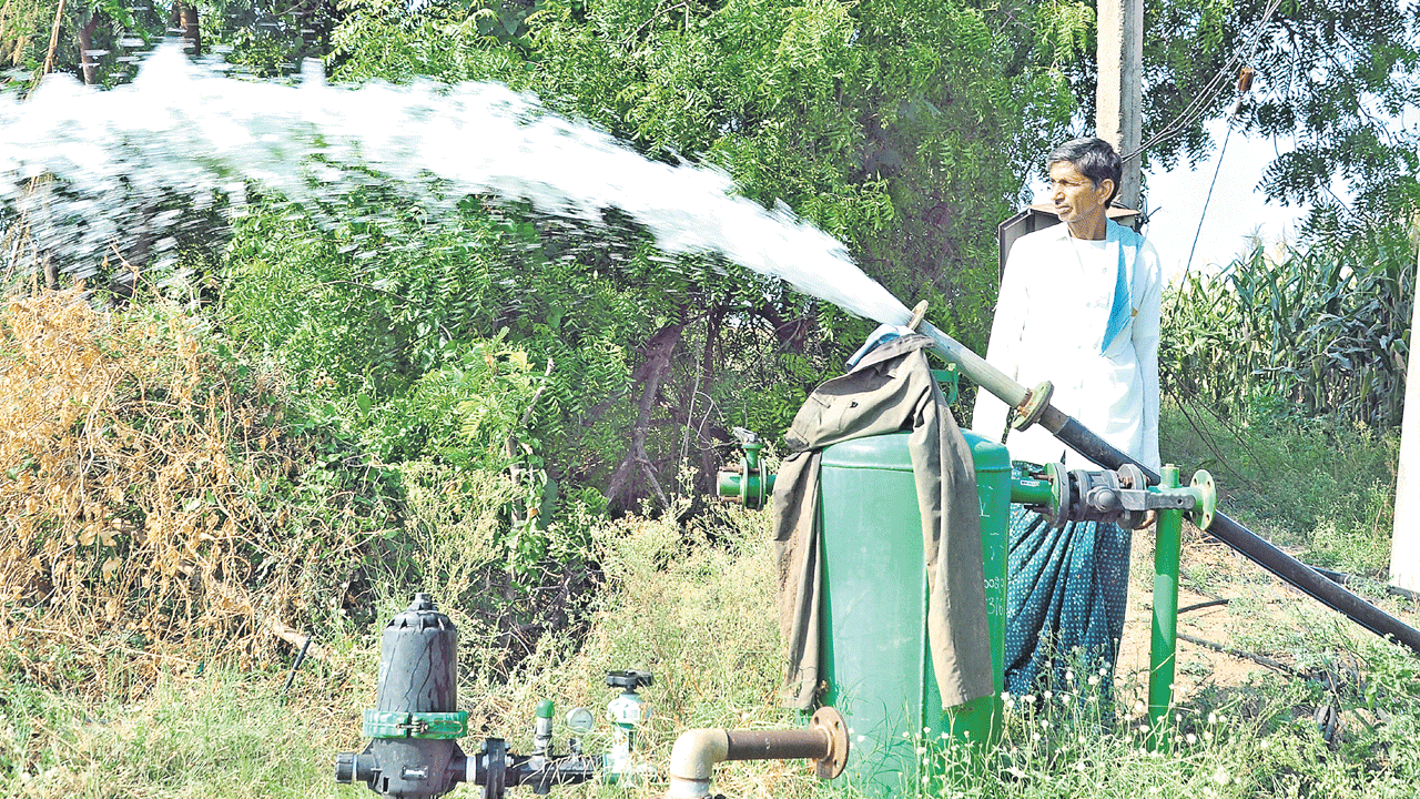 దేశంలోని రైతులకు విద్యుత్‌ ఇస్తామని సీఎం కేసీఆర్‌ ప్రకటన