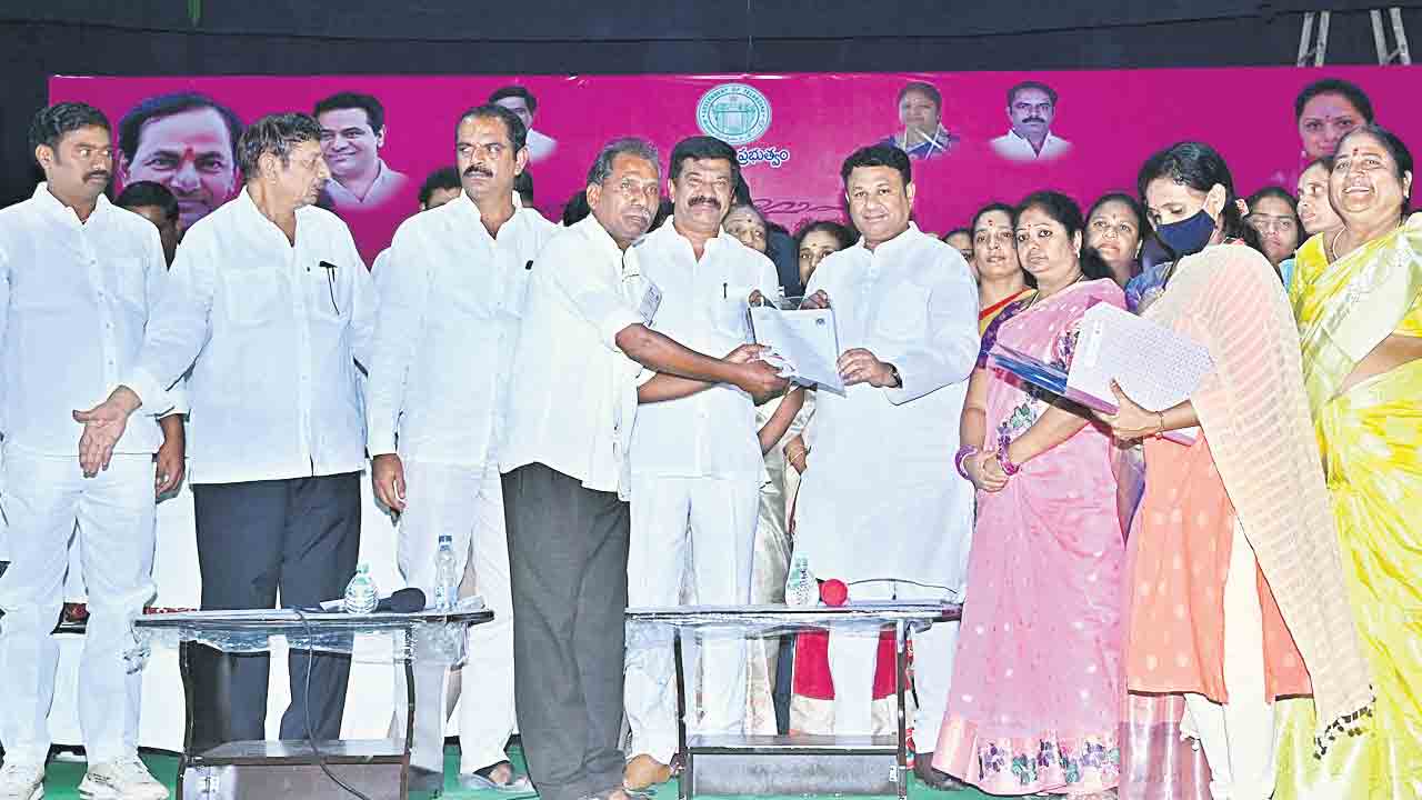 అభివృద్ధిలో దూసుకెళ్తున్న తెలంగాణ