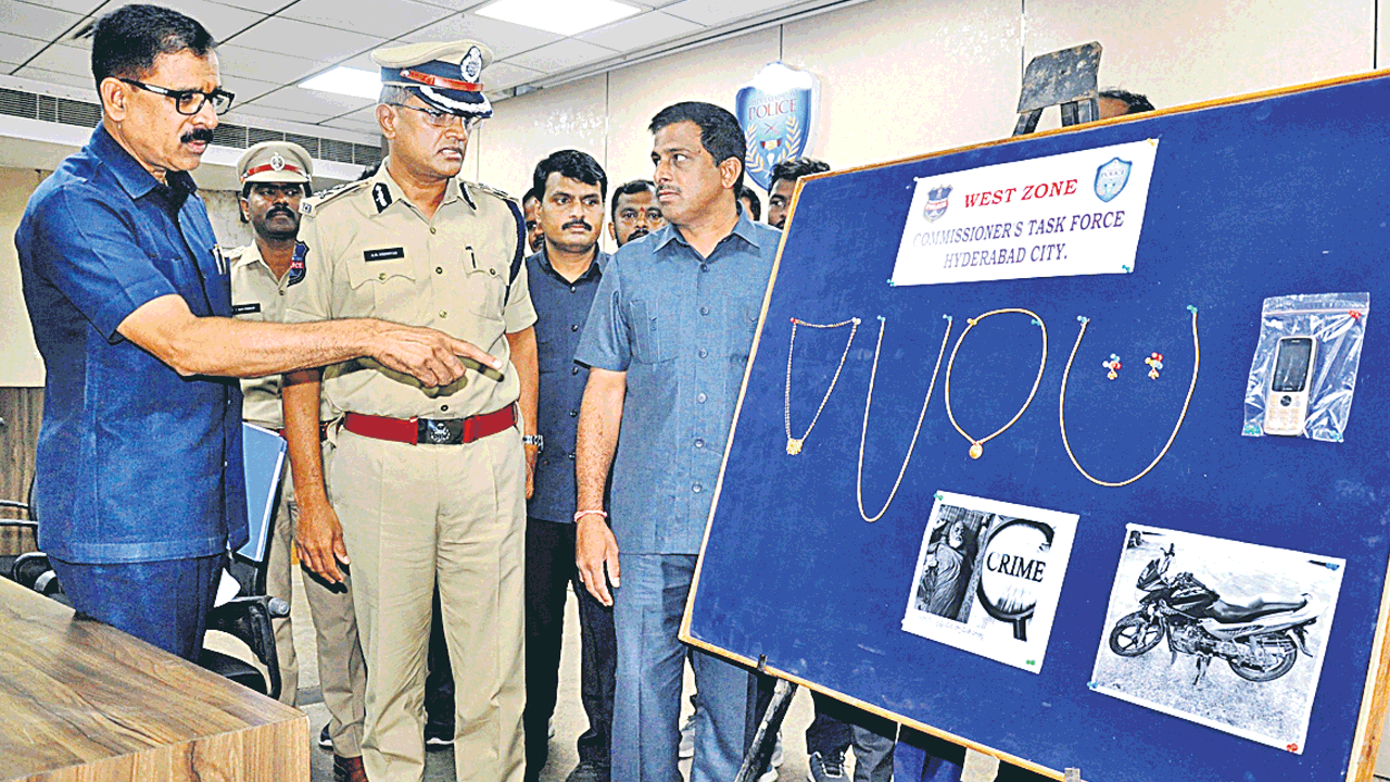 చోరీ చేసేందుకు ఎంతకైనా తెగిస్తారు