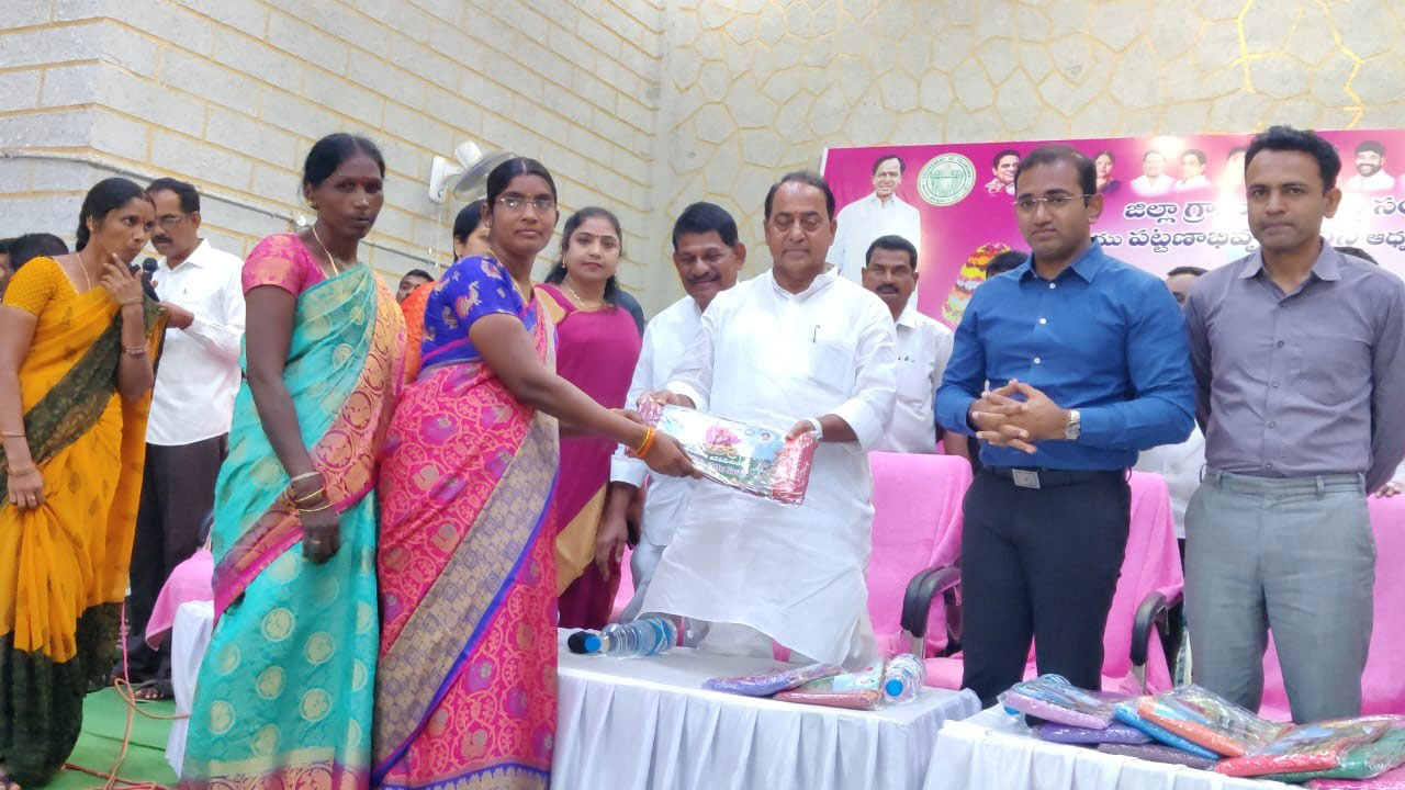 పేదింట చిరునవ్వుల కోసమే..