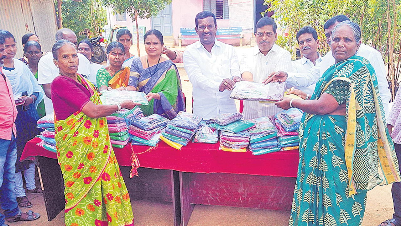 తెలంగాణ సంస్కృతీ సంప్రాదాయాలకు ప్రతీక బతుకమ్మ పండుగ