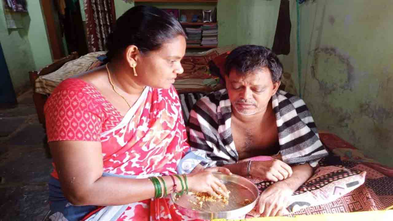 అన్నీ తానై.. కుటుంబానికి పెద్ద దిక్కుగా నిలిచిన చంద్రకళ