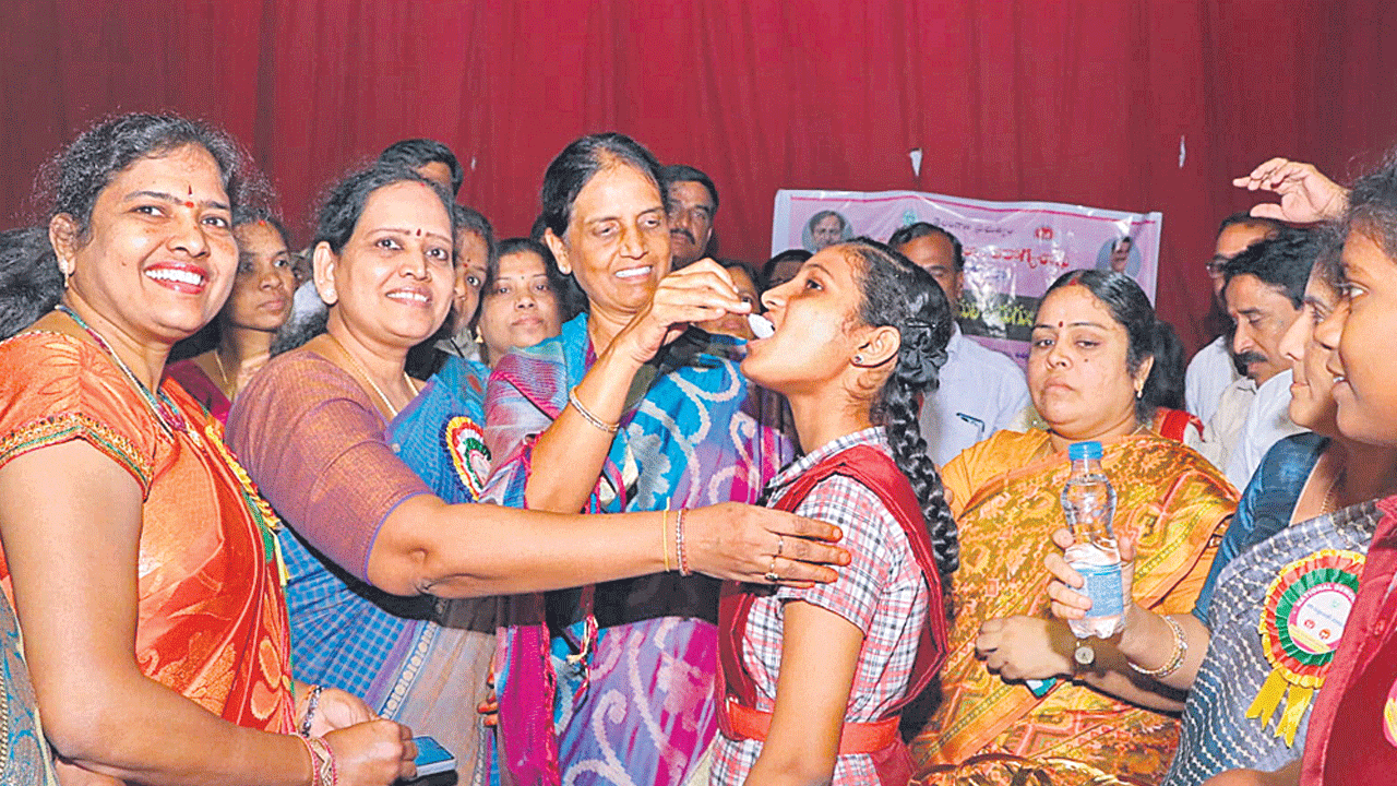 17,79,740 మంది పిల్లలకు అల్బెండజోల్‌ మాత్రల పంపిణీ