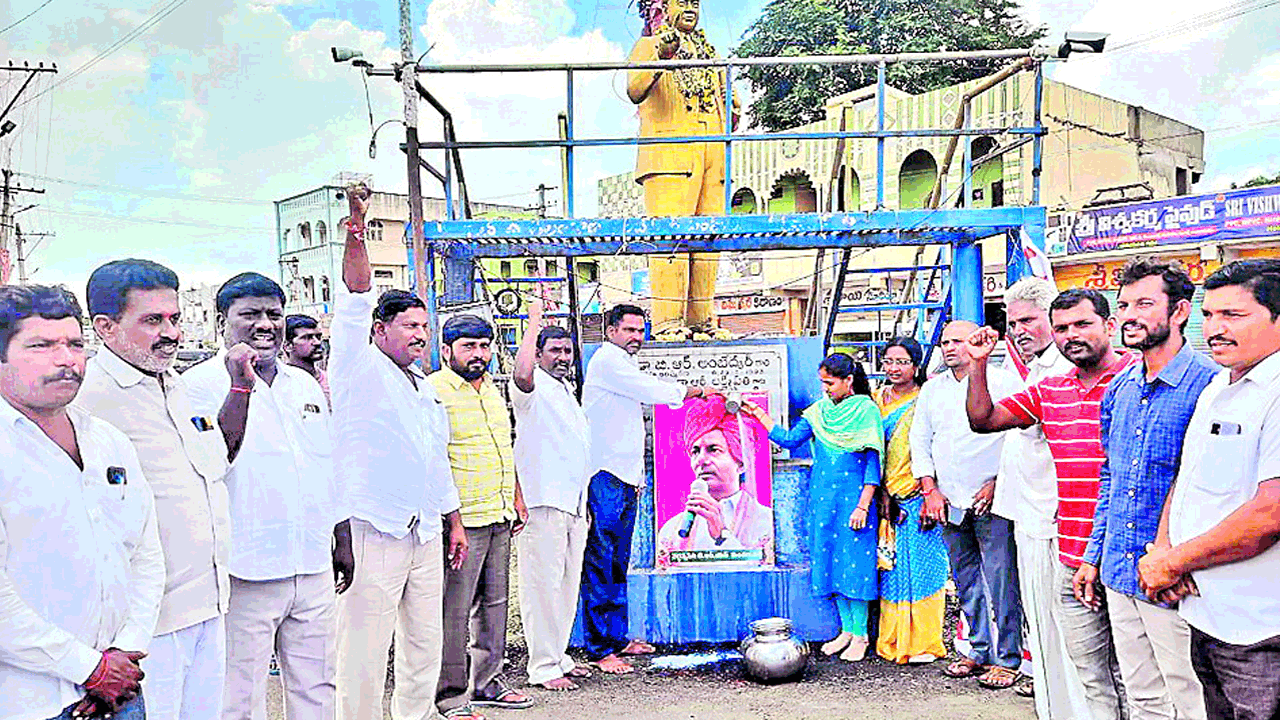 గిరిపుత్రుల సంబురాలు