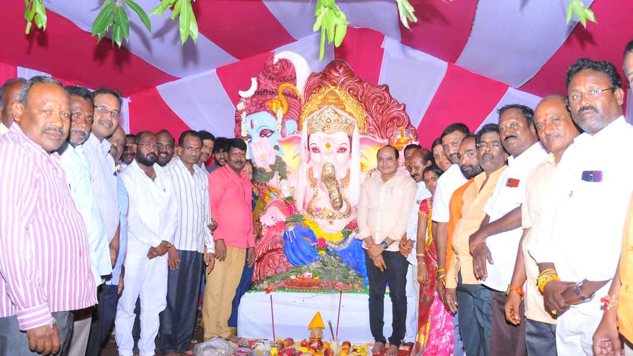 గణనాథుడికి పూజలు