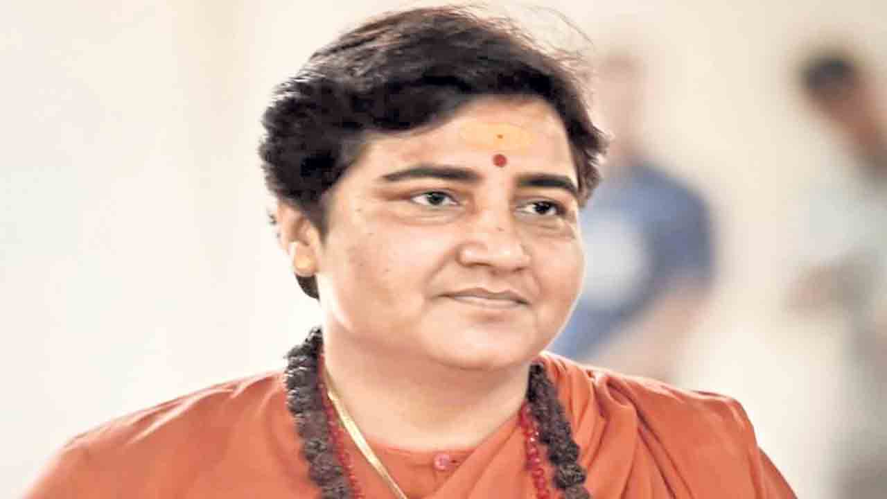 పోలీసులకు లంచం కోసం కుమార్తెల అమ్మకం!