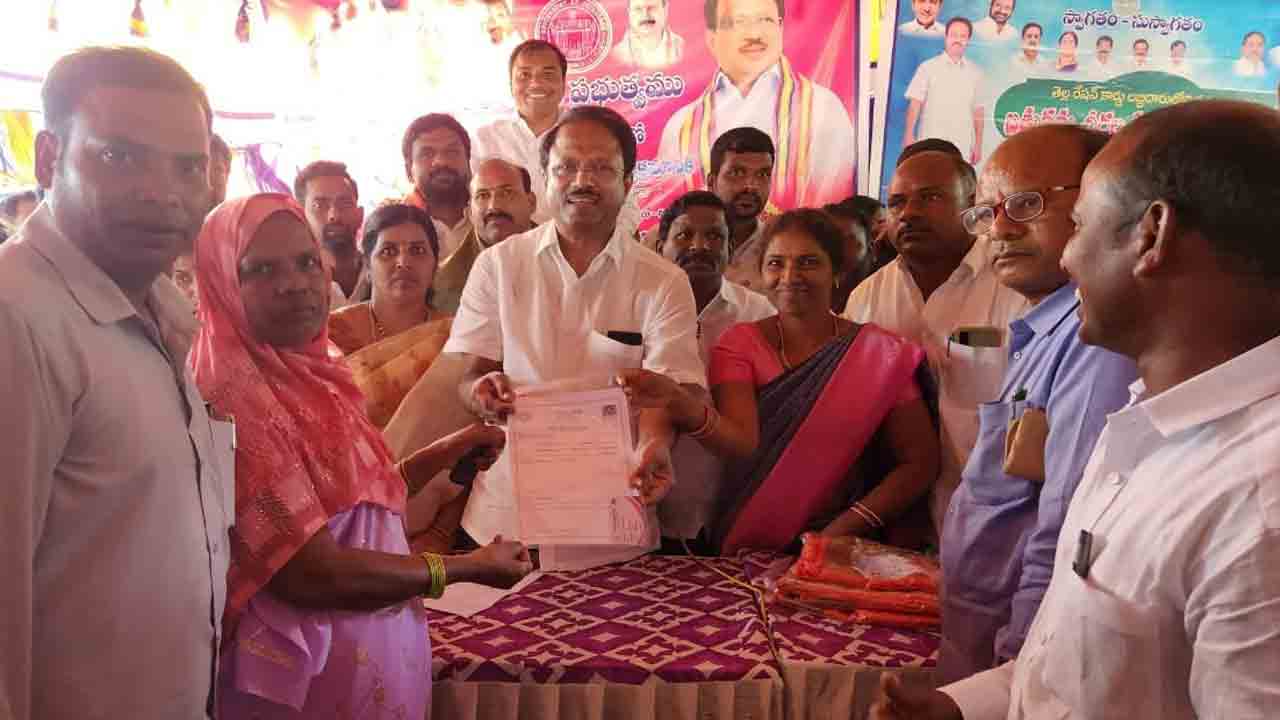 పార్టీలకతీతంగా సంక్షేమ ఫలాలు