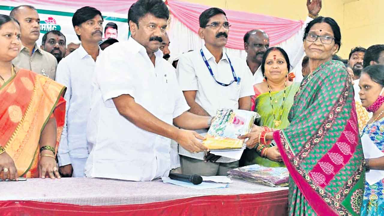 ఆడబిడ్డలకు సర్కారు సారె