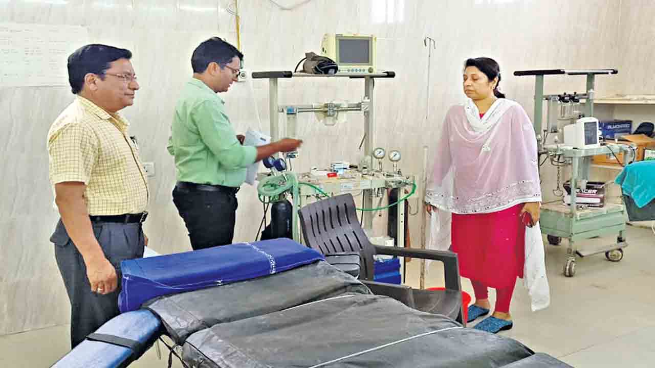 21 దవాఖానలపై వేటు