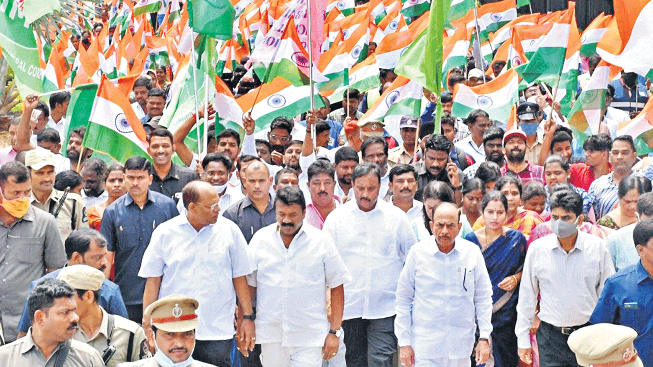 తెలంగాణ గాంధీ సీఎం కేసీఆర్‌