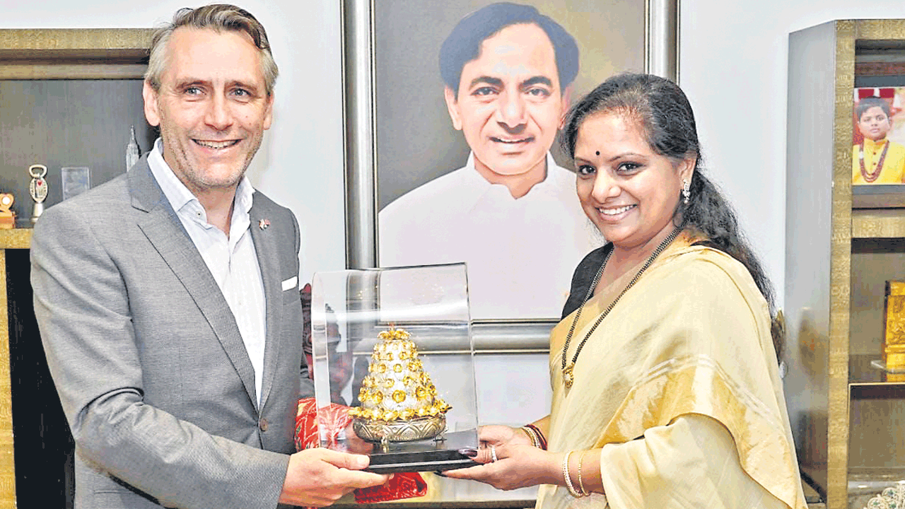 ఎమ్మెల్సీ కవితతో బ్రిటిష్‌ డిప్యూటీ హైకమిషనర్‌ భేటీ