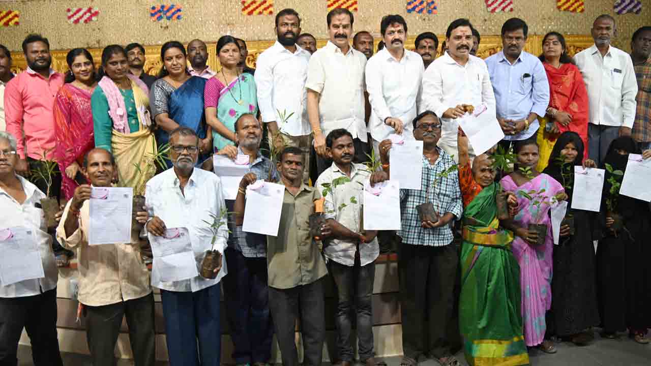 రాష్ట్రంలో అరకోటి మందికి పింఛన్లు