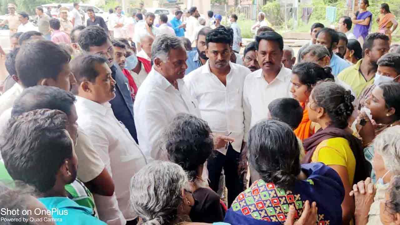 మృతుల కుటుంబాలకు 14 లక్షల పరిహారం